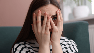 Do Permanent Bracelets Hurt? What to Expect During the Zap